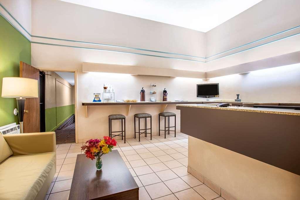 Super 8 By Wyndham Craig Hotel Interior foto